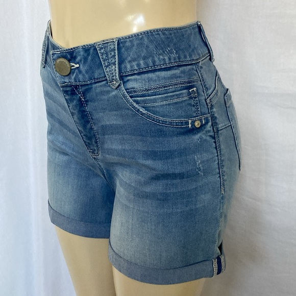 SALE!!! DEMOCRACY Tummy Control Size 6 Blue Denim Shorts 5” Inseam Cuff Hem NWOT - Picture 5 of 6